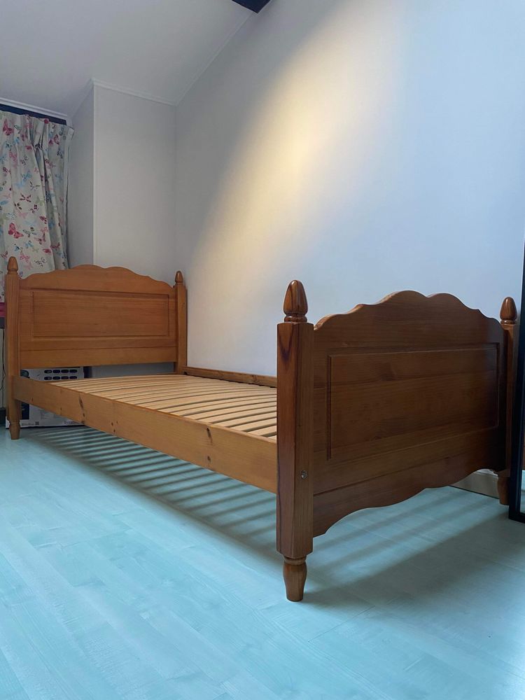 Lit 1 personne en pin massif 200 Marseille 6 (13)