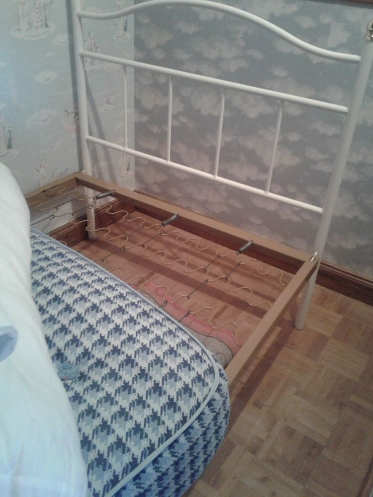 Lit 1 personne  m�tal blanc 30 Teloch� (72)