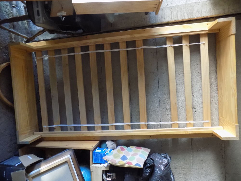 lit / 1 personne / meuble . 35 Nevers (58)