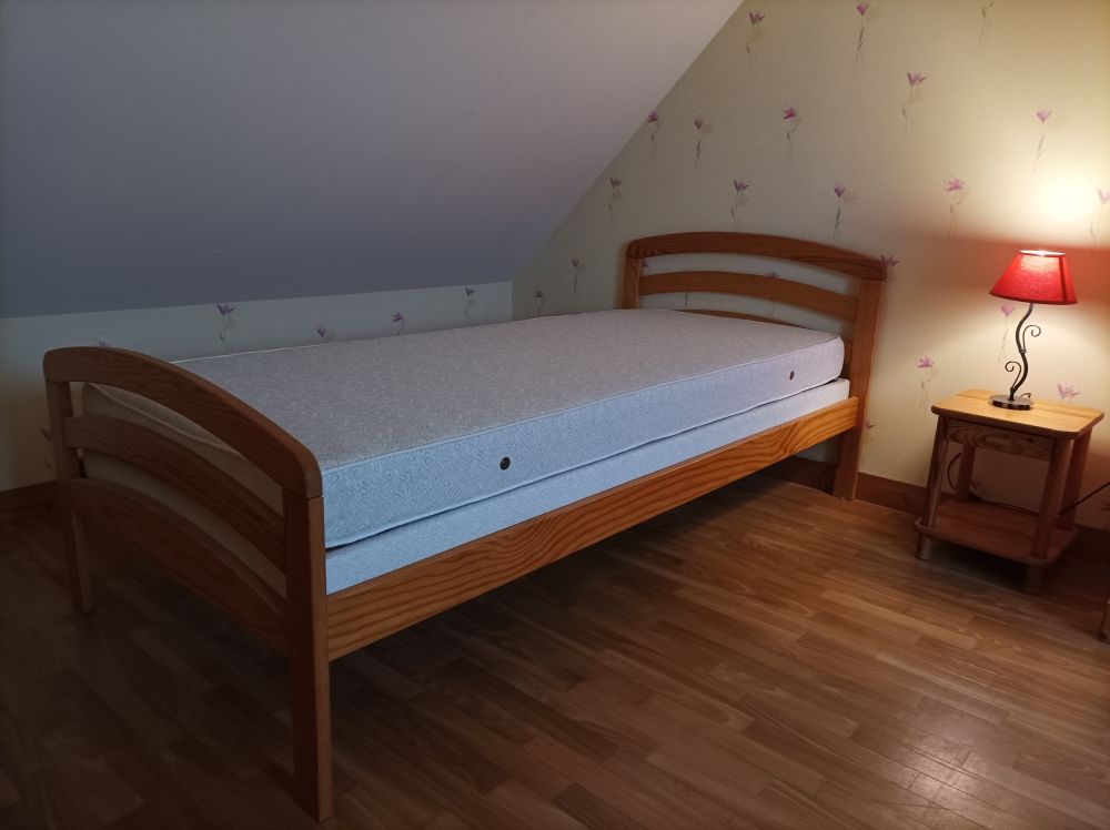 Lit une personne. 100 Saint-�varzec (29)