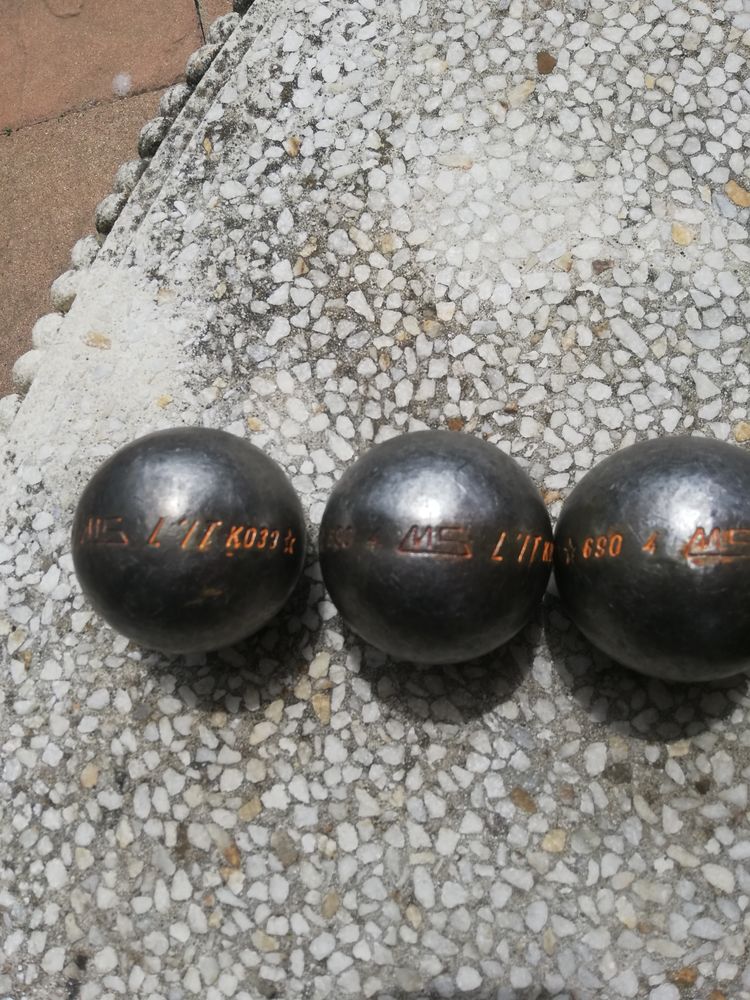 jeu  de p�tanque  casi neuf   MS  LIT'    74  690 160 Mathay (25)