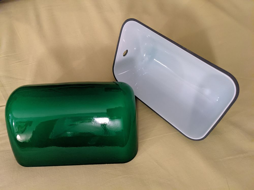 1 Un PETIT abat-jour baignoire en opaline verte et blanche p 40 Marseille 13 (13)