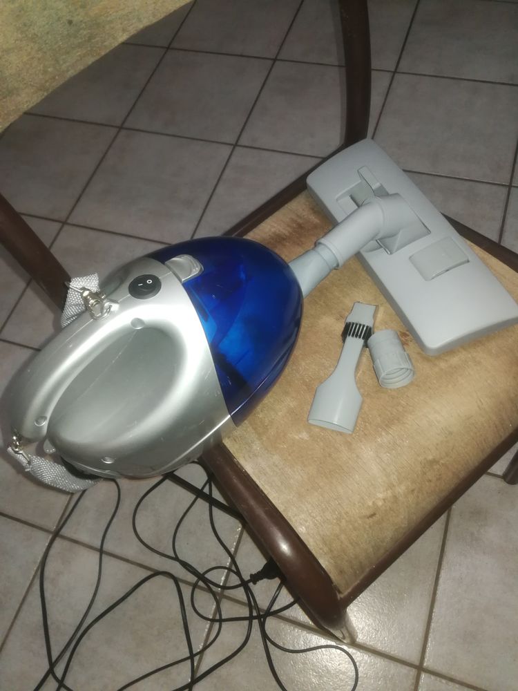 Petit aspirateur GS 10 Le Creusot (71)