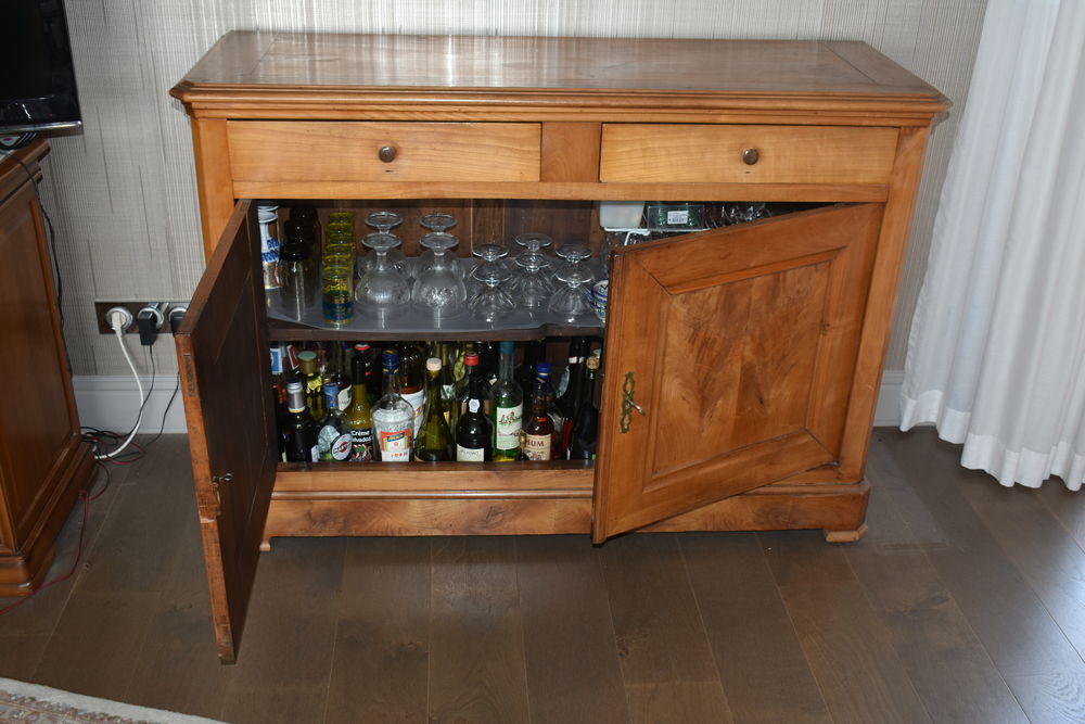 Petit bahut merisier clair, 2 portes, style Louis Philippe. 60 Rouen (76)