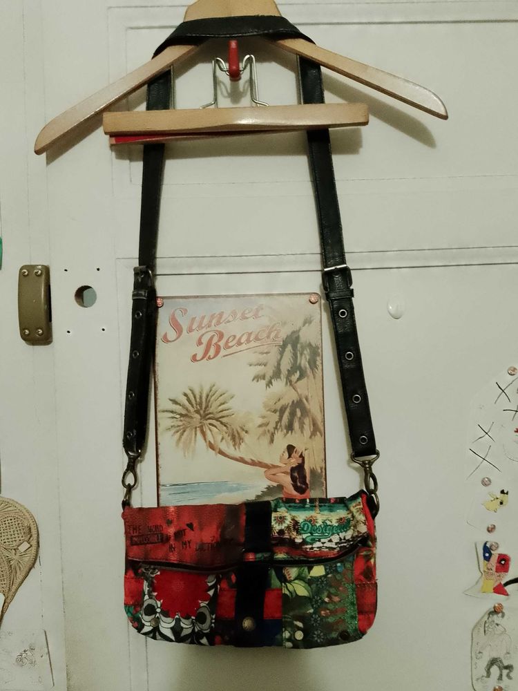 petit sac �    bandouli�re multicolore Desigual. 20 Carqueiranne (83)