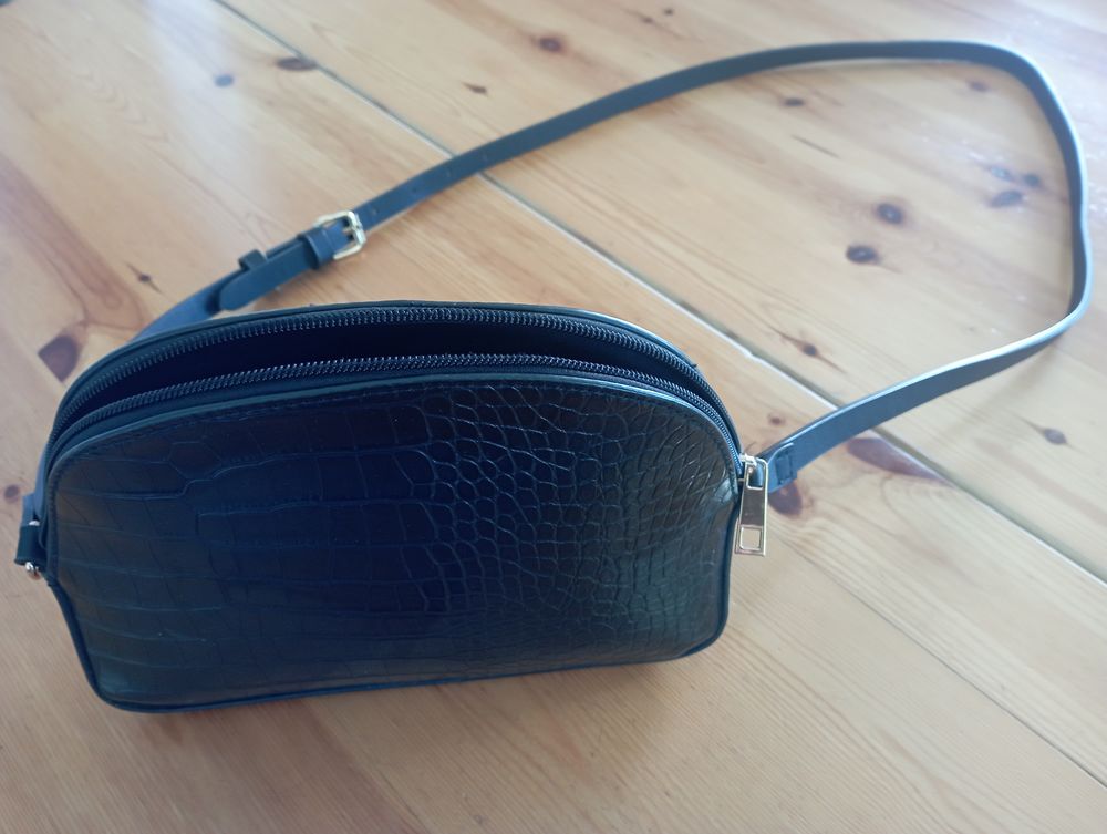 Petit sac bandouli�re noir 5 Saint-Georges-d'Esp�ranche (38)