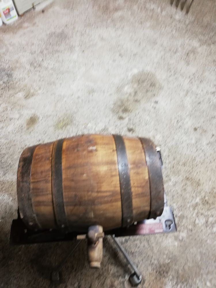petit baril  de 15 litres a prox    en bois . 25 Condat-sur-Vienne (87)