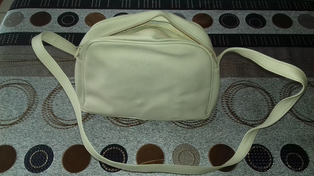 Petit sac  beige 5 Meyzieu (69)