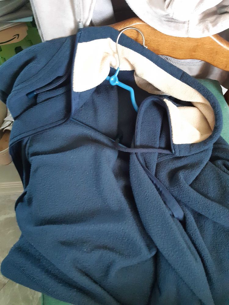 petit blouson en velours ou en coton  capuche fermeture �clair 2 poches des tas de couleurs 20 Noisy-le-Grand (93)