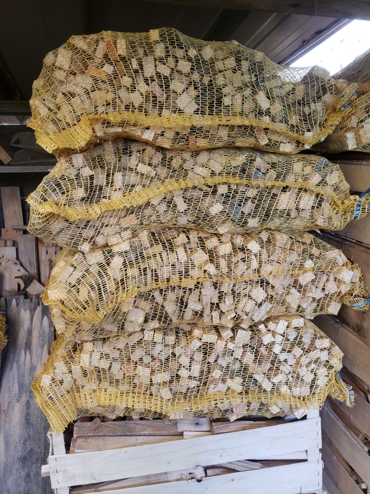 Petit  bois d,allumage pour chemin�e,insert.
6 Saint-Nicolas-de-la-Taille (76)