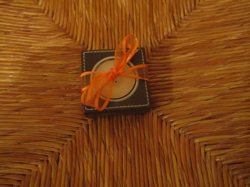 Petit bougeoir le tour en imitation cuir original 0 M�rignies (59)