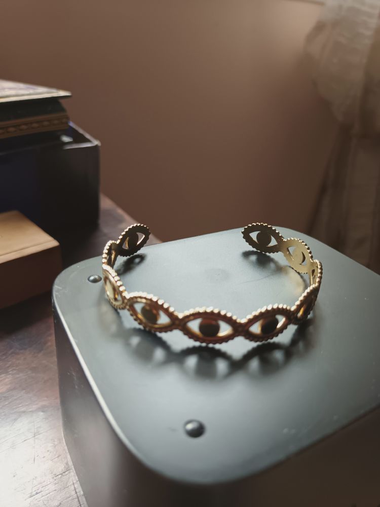 Petit bracelet en m�tal dor� 9 Neuilly-sur-Seine (92)