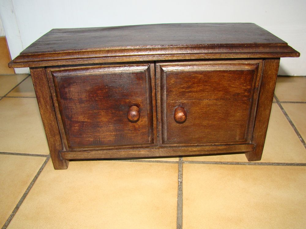 Petit buffet en bois de poup�e - vintage 15 Gargenville (78)