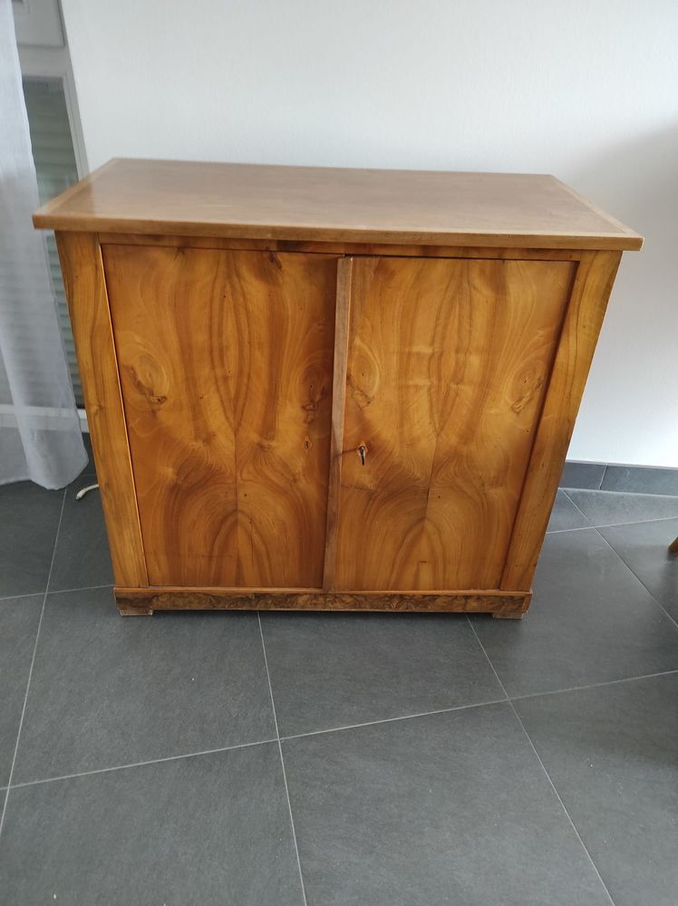 Petit buffet ou meuble de t�l�vision ou bar en noyer 300 Strasbourg (67)