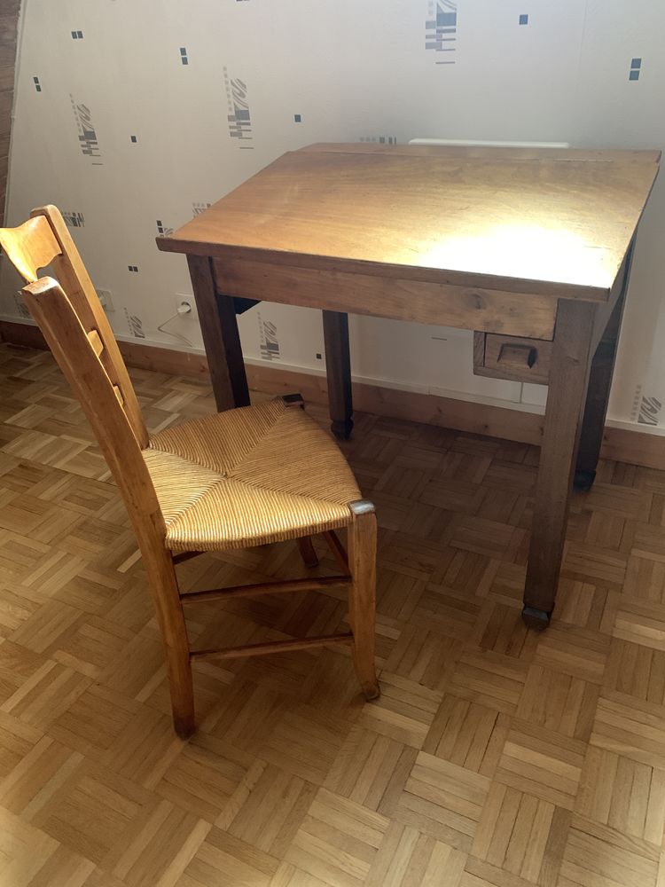 Petit bureau pupitre en bois ancien avec chaise 50 Locmalo (56)