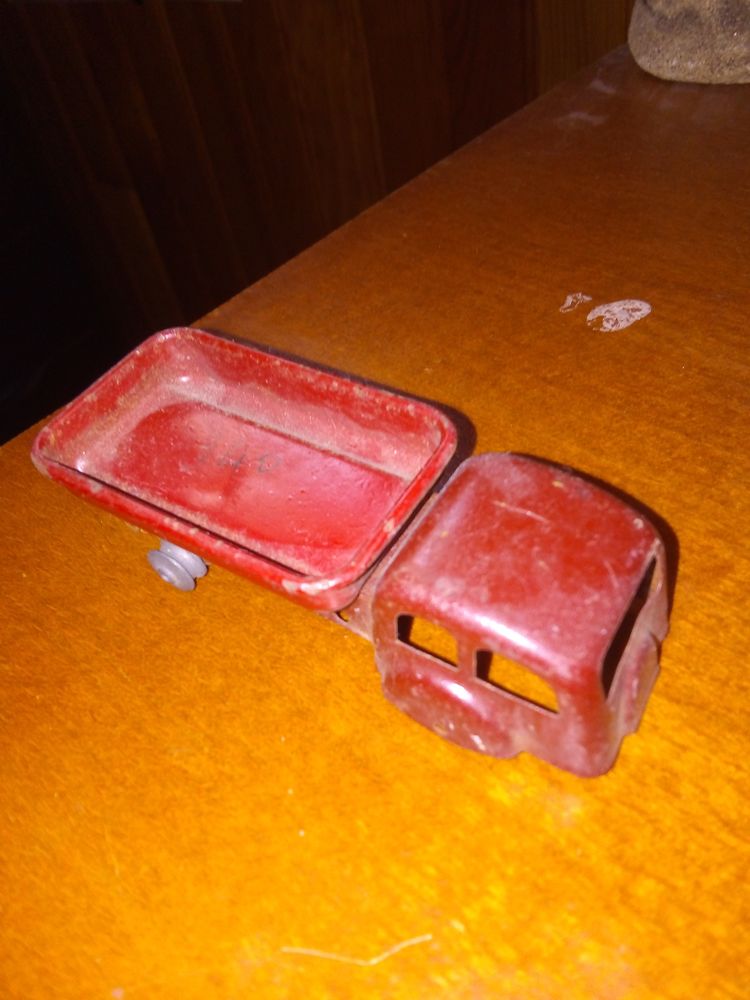 Petit camion benne JEP 15 Les Andelys (27)