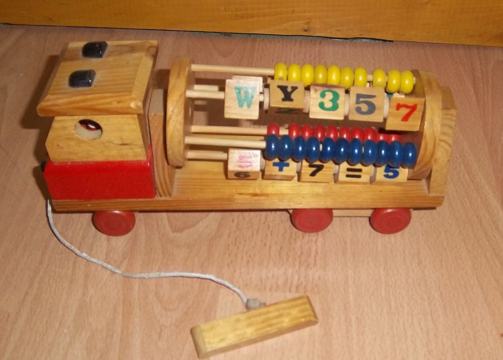 Petit camion en bois boulier alphabet 2 Colombier-Fontaine (25)