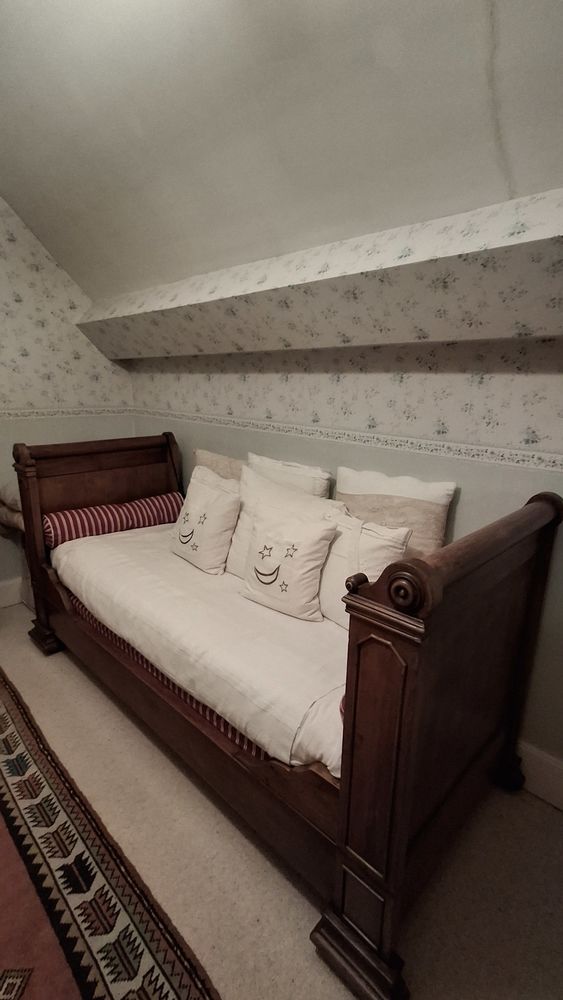 Petit lit-canape ancien parfait �tat 160 Saint-R�my-en-Rollat (03)
