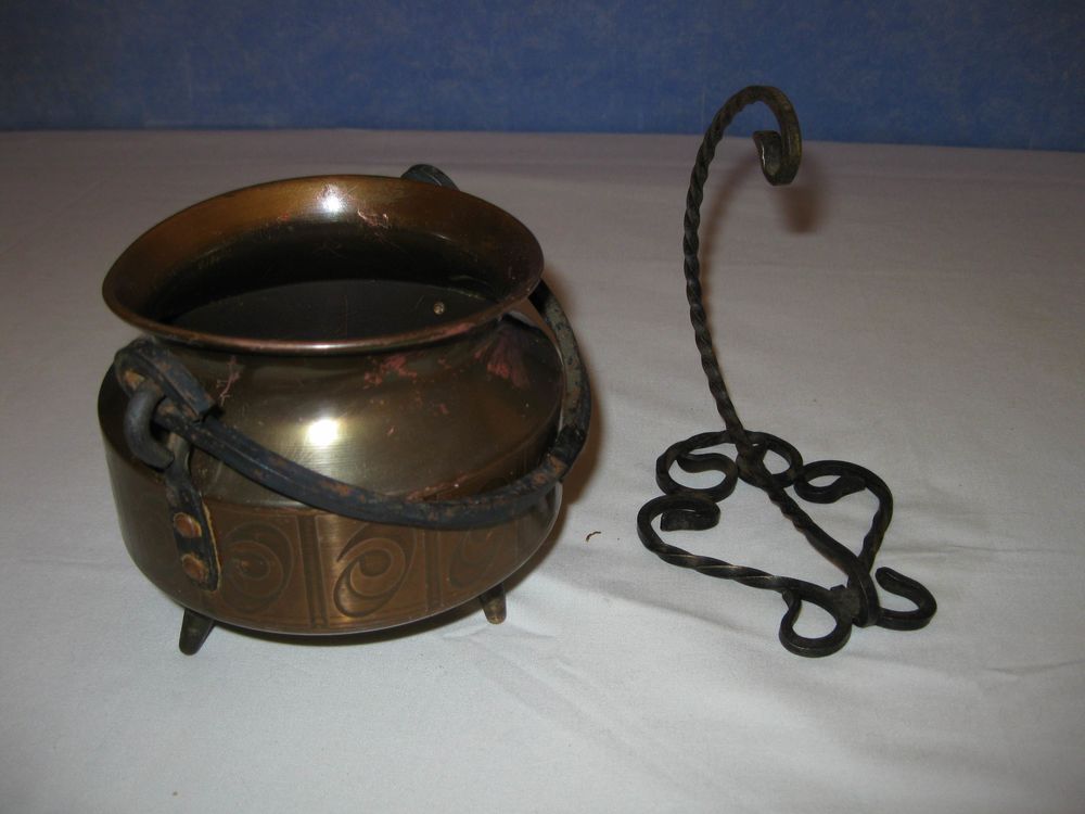 Petit chaudron en bronze 8 Saint-Andr�-les-Vergers (10)