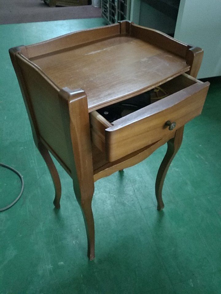 Petit chevet en merisier 8 Le Creusot (71)