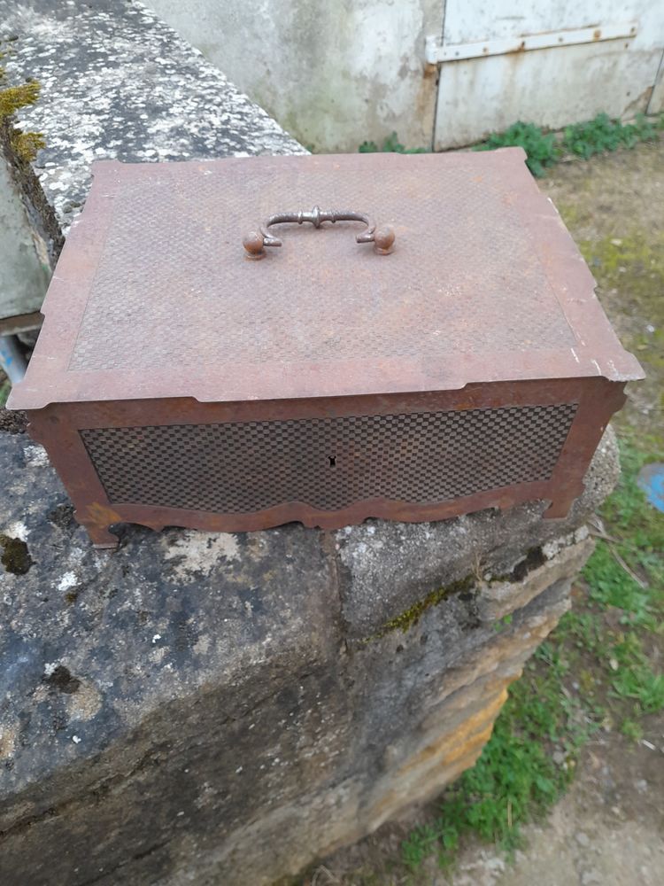 PETIT COFFRE FORT TROIS POINTS 150 Charlieu (42)