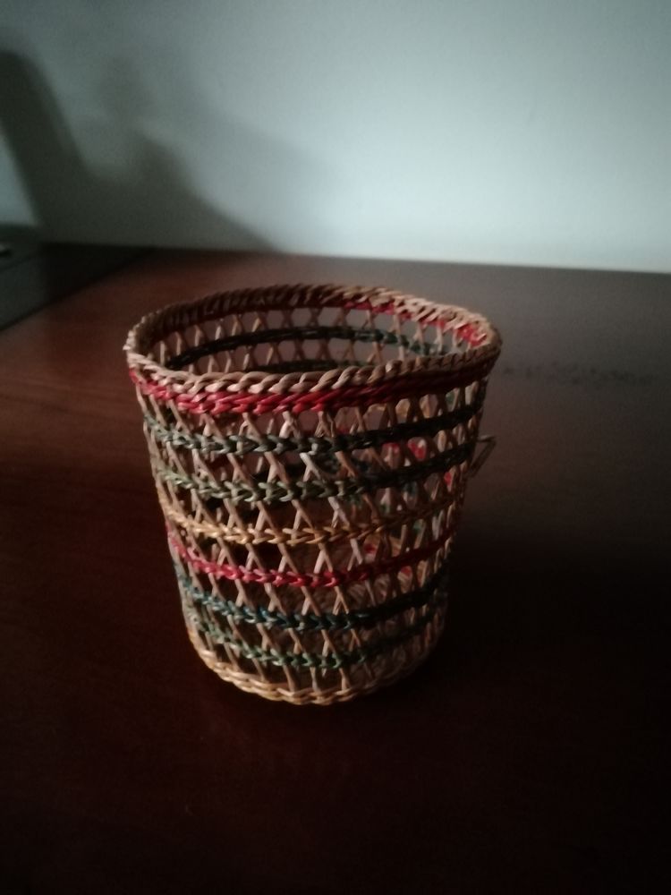 Petit pot � crayons en  osier   multicolore 5 L�signy (77)