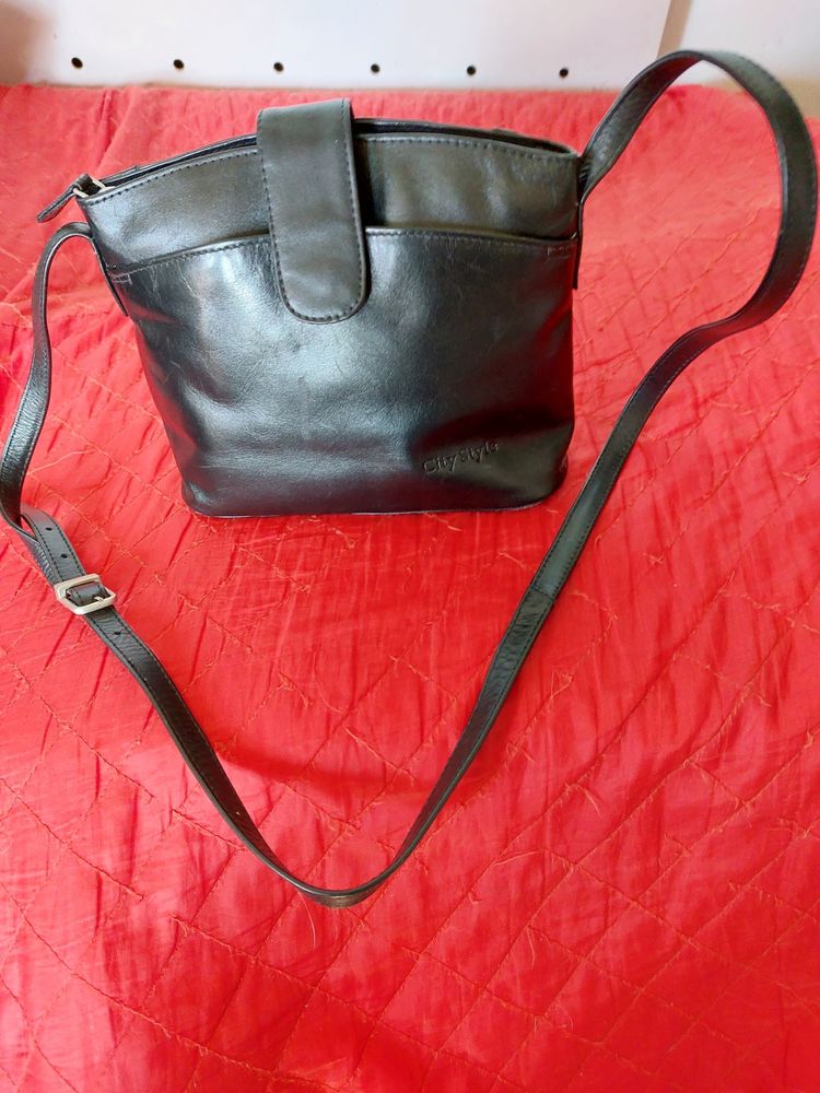 Petit sac en cuir noir C&A 10 Avignon (84)