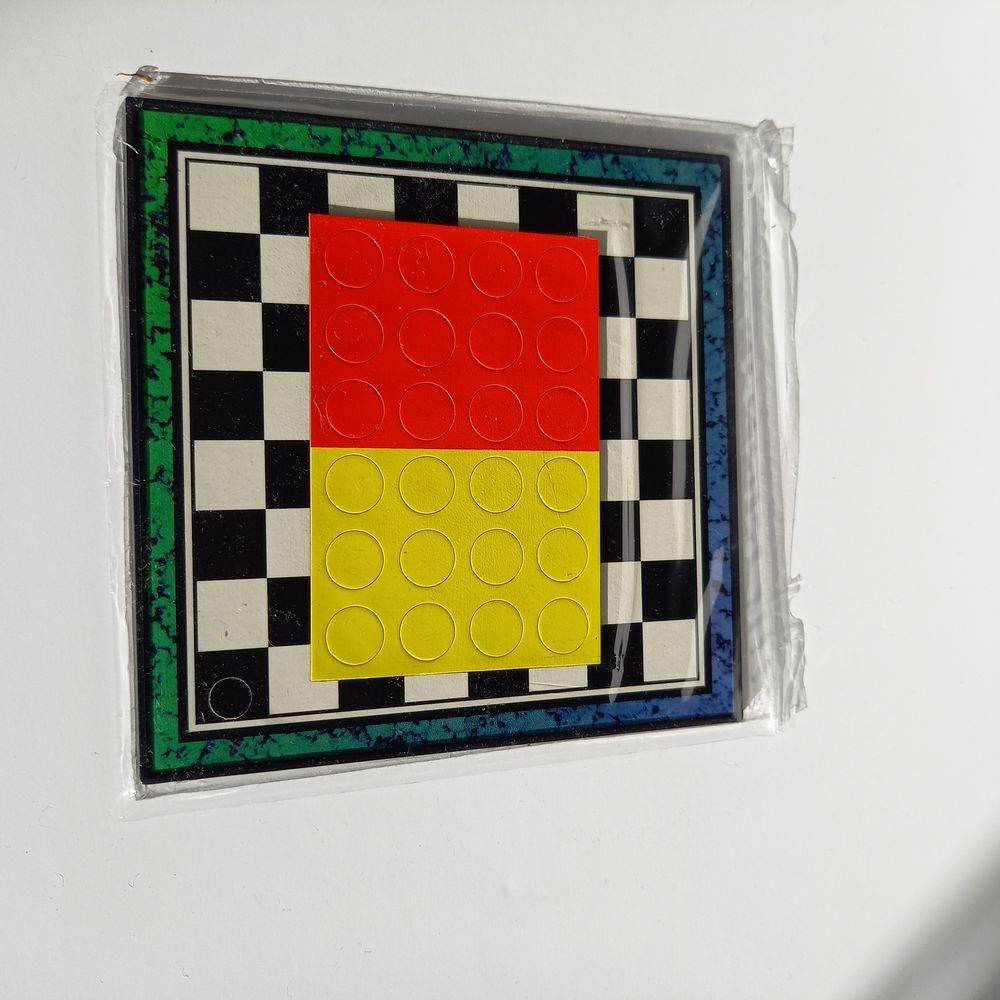 Petit Jeu de dames pour le voyage 
1 Saumur (49)