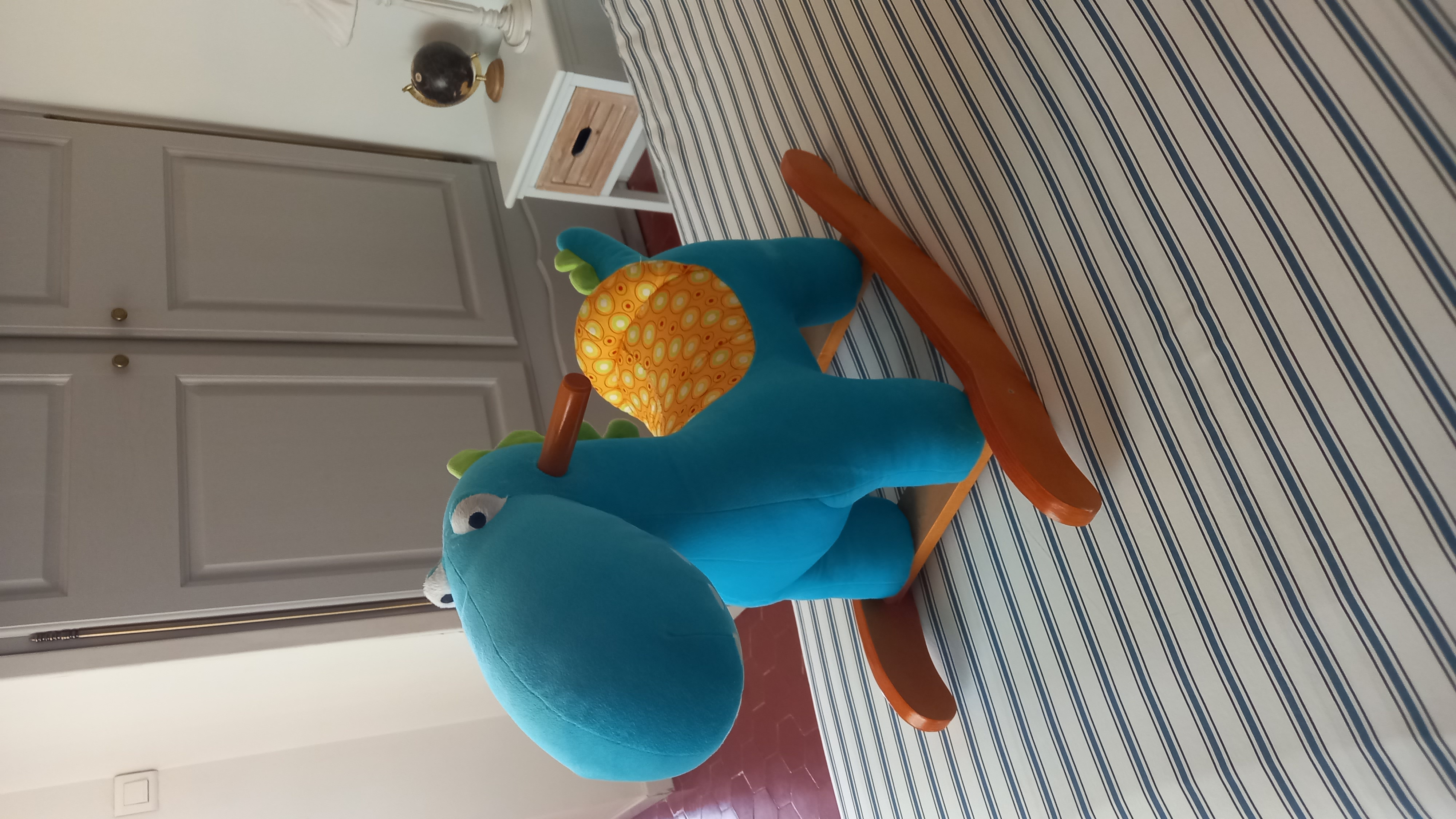 Petit dinosaure � bascule 20 Antibes (06)