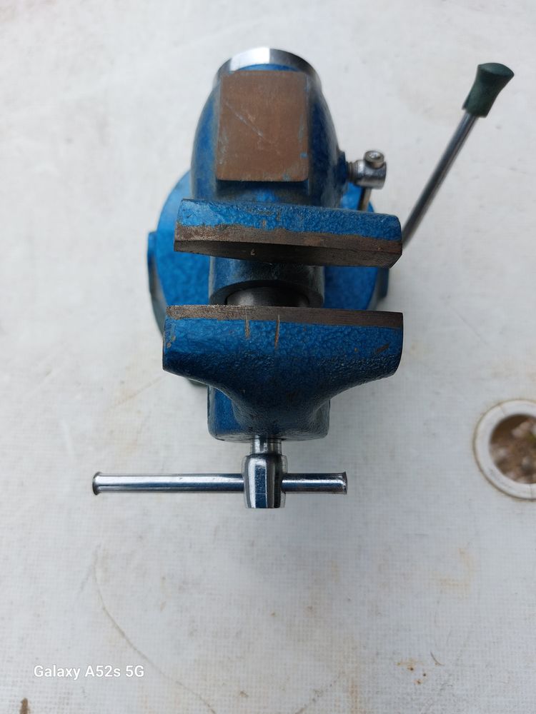 Petit �tau de table � ventouse 10 Cosne-Cours-sur-Loire (58)