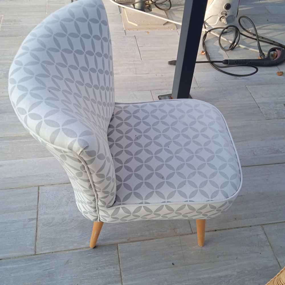 Petit fauteuil scandinave gris et blanc pieds bois 25 Le P�age-de-Roussillon (38)