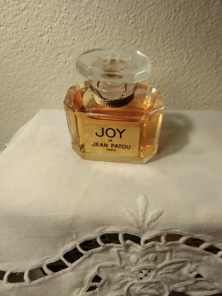 Petit Flacon de parfum factice   Joy  5 S�v�rac-d'Aveyron (12)