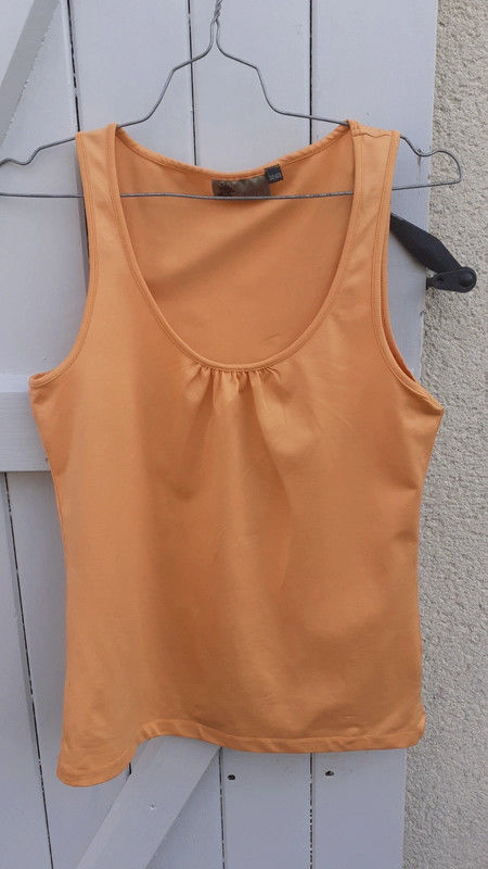Un petit haut orange Taille 38/ 40 marque woman 1 Lamotte-Beuvron (41)