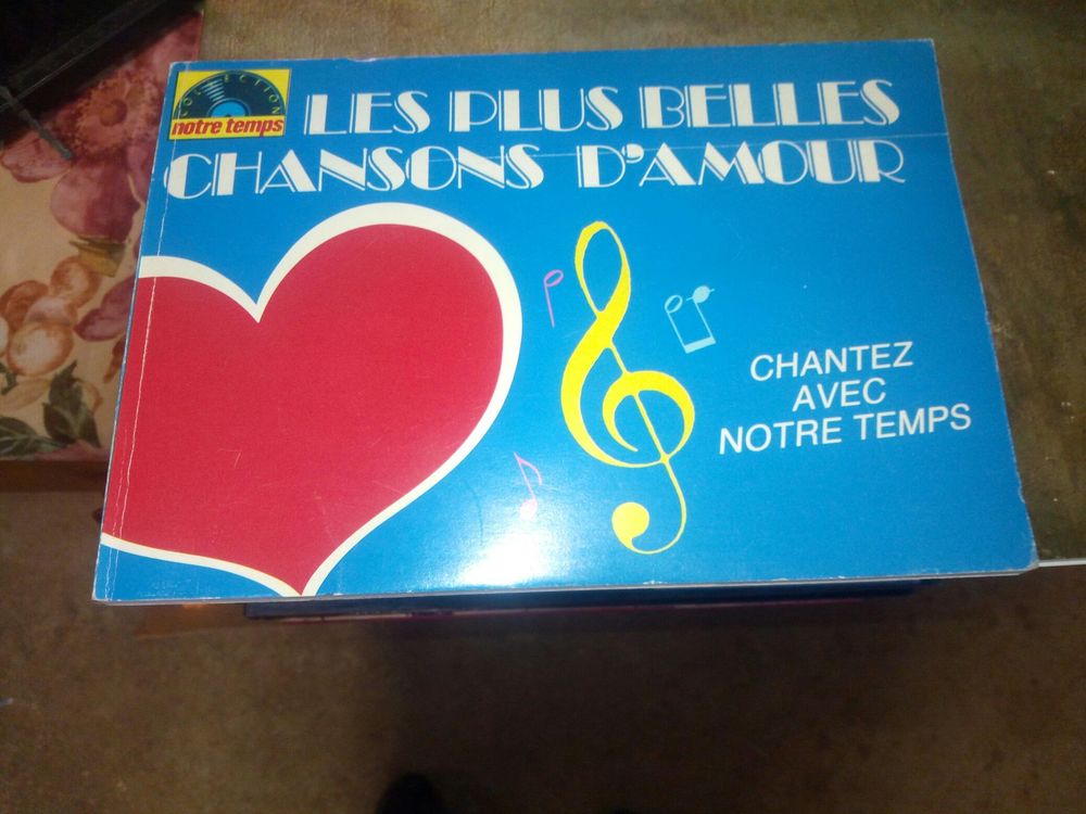 PETIT LIVRE LES PLUS BELLES CHANSONS D AMOUR BON ETAT 10 Levainville (28)