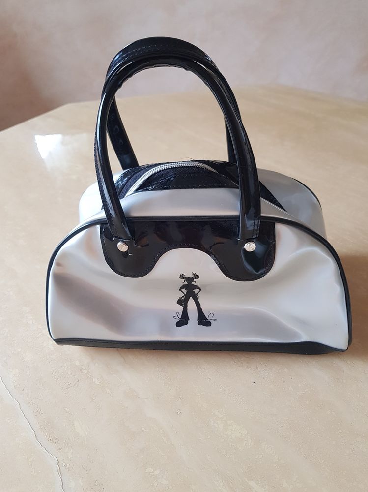 Petit sac � main ado Jennyfer argent/noir etat neuf 4 Saint-G�ly-du-Fesc (34)