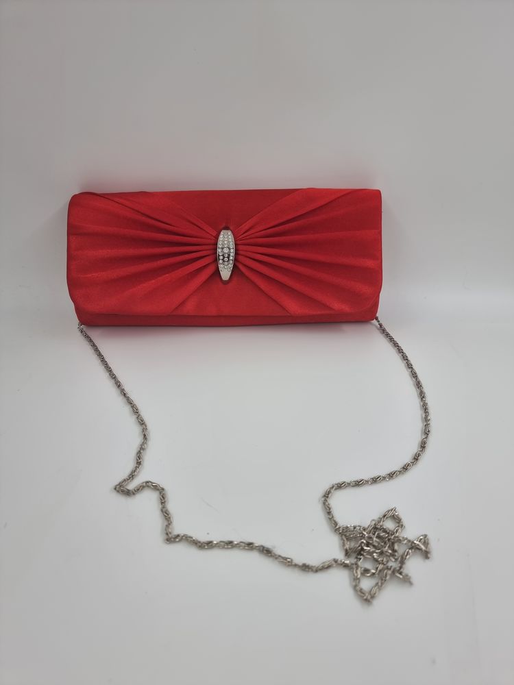 Petit sac � main rouge et argent� 1 Vulbens (74)