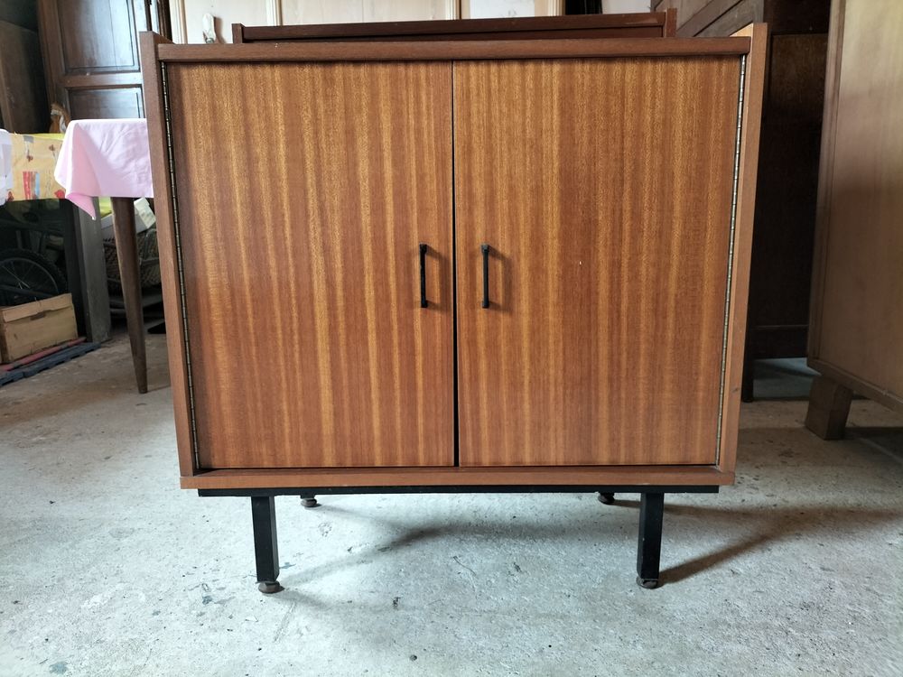 Petit meuble bas ann�es 1960 80 Tuff� (72)