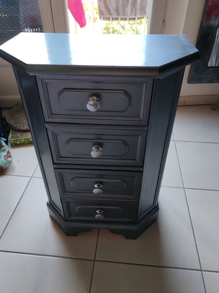 Petit meuble etat correct 25 Le Beausset (83)