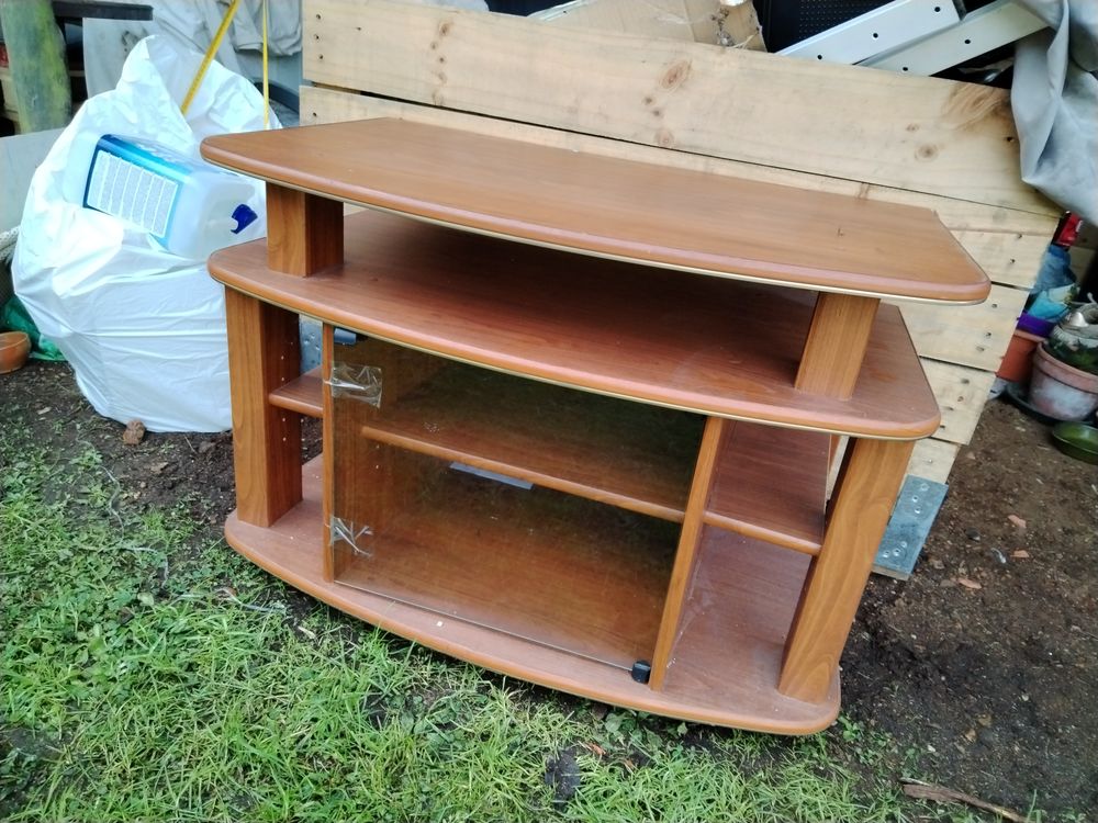 Petit meuble t�l� ou pas 15 Villev�que (49)