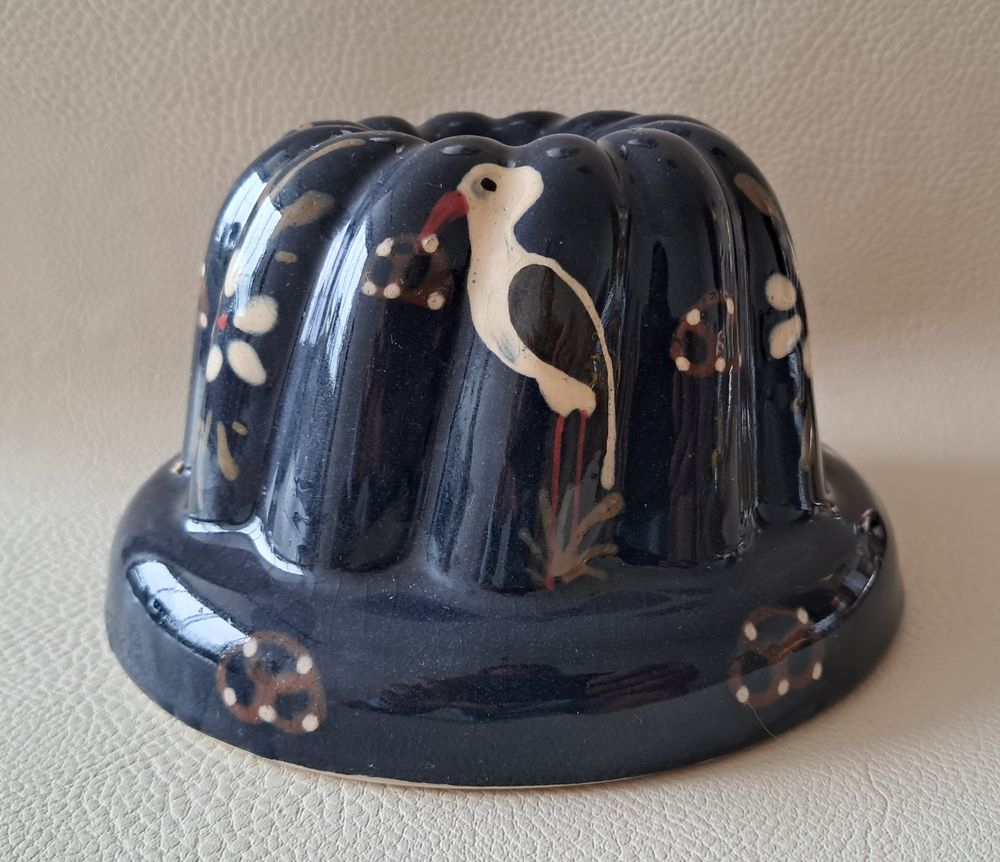 petit moule � kouglof alsacien en terre cuite �maill� bleu 10 Carnon Plage (34)