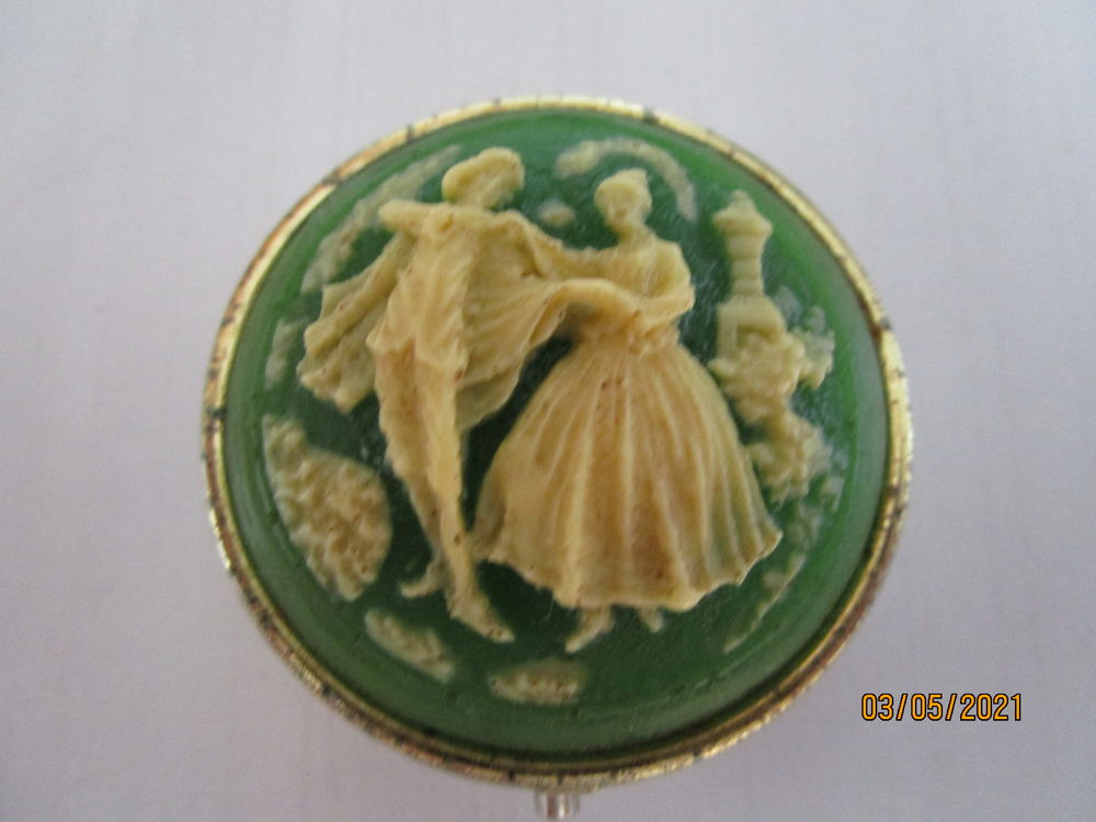 petit pilulier avec CAMEE en m�tal dor� 8 Chanteloup-en-Brie (77)