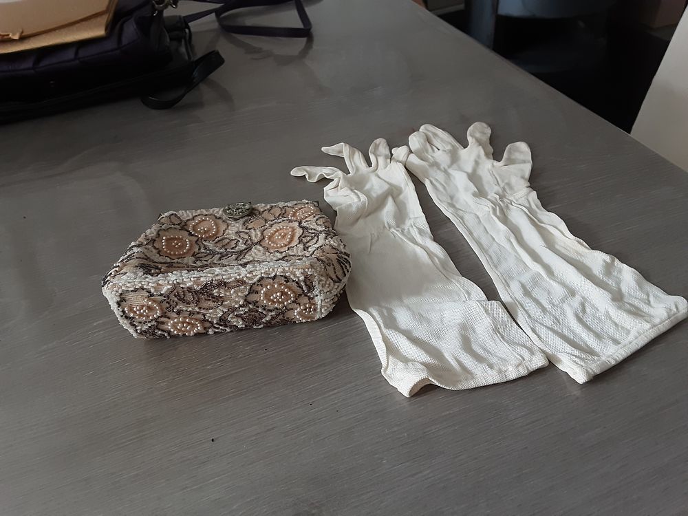 Petit pochette de soir�e tr�s ancienne avec gants 50 Albi (81)