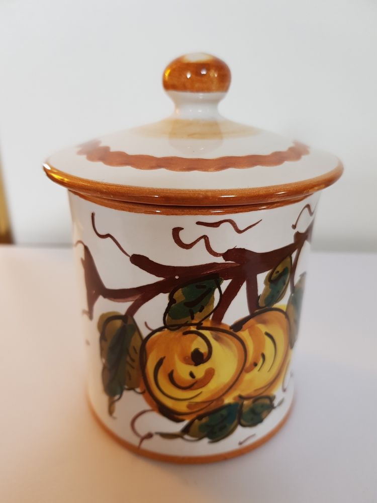 Petit pot en porcelaine d�cor�e de fruits 5 Antibes (06)