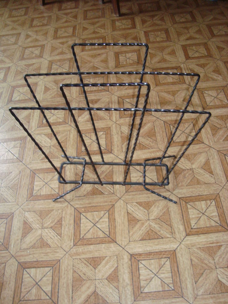 Petit porte revues en fer forg�, ou plantes VINTAGE 6 Villev�que (49)