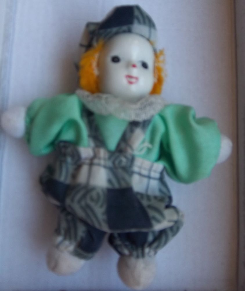 Petit poulbot t�te en porcelaine 11 cm 1 Colombier-Fontaine (25)