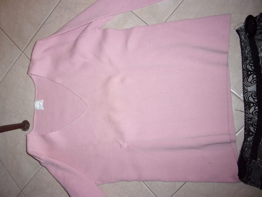 petit pull rose col V 4 Le P�age-de-Roussillon (38)