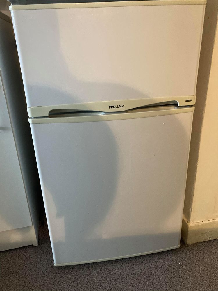 Petit réfrigérateur avec congélateur  40 Saint-Cloud (92)