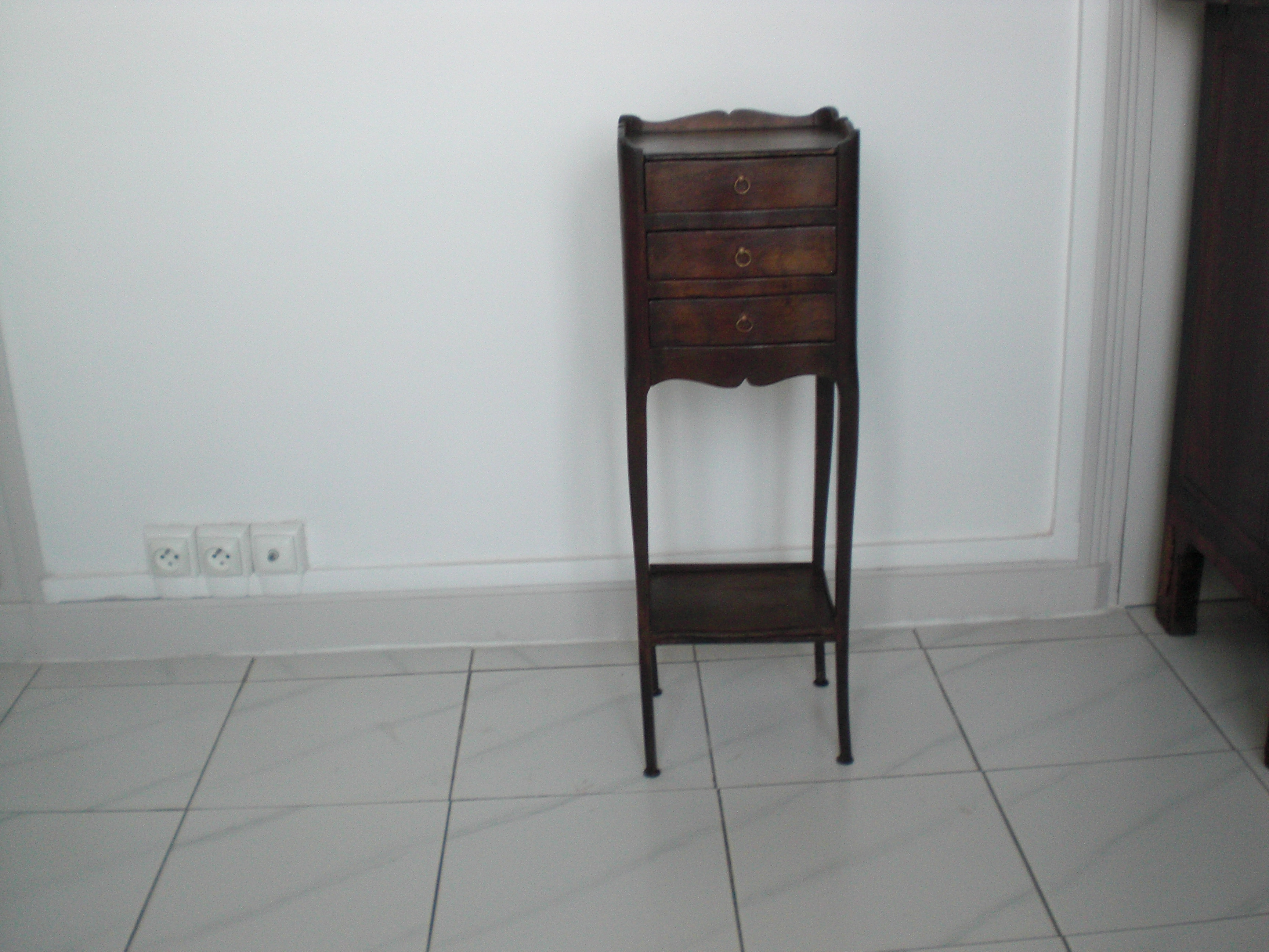 petit table de chevet 220 Nevers (58)