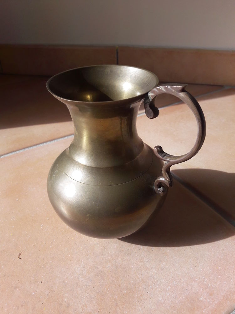 Petit vase en laiton 8 Larmor-Baden (56)