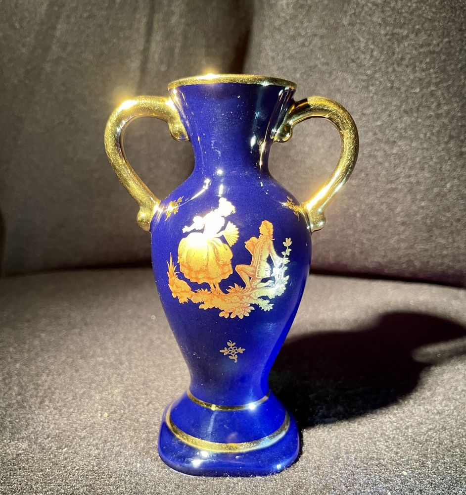 Petit vase en porcelaine 20 Aulnay-la-Rivi�re (45)